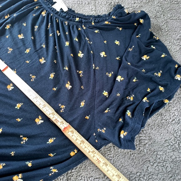 Women's Size 3X  Navy Blue Floral Smocked Hem Top Plus Short Sleeve - Picture 4 of 6